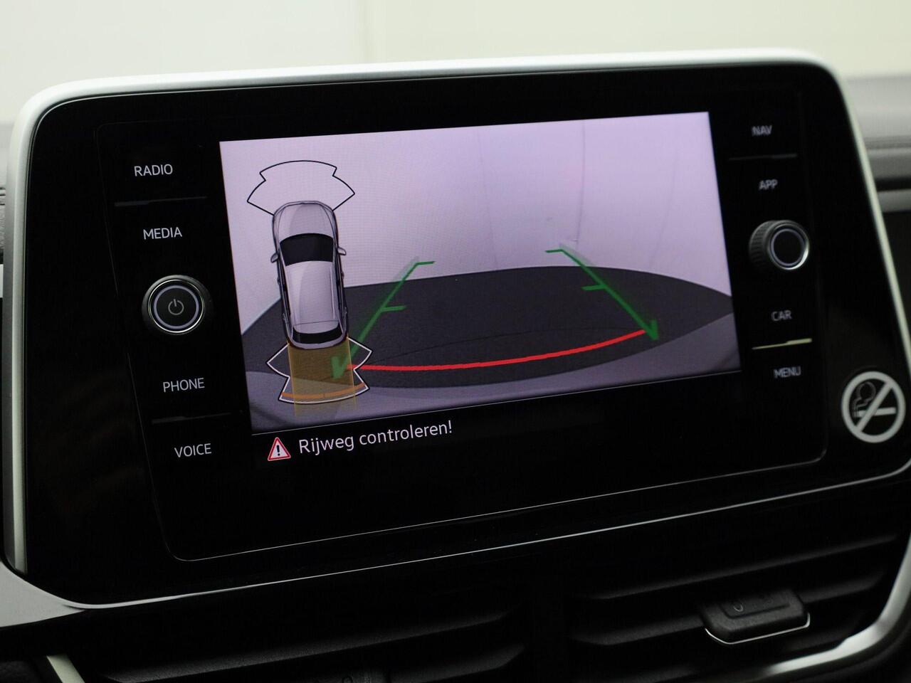 Volkswagen T-Roc 1.5TSI/150PK R-Line DSG · Camera · Apple/Android Car Play · Navigatie · Trekhaak · Apple/Android · Garantie tot februari 2027