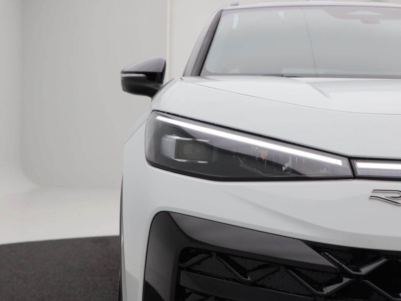 Volkswagen T-Roc R-Line First Edition 1.5 eTSI 150 PK | Trekhaak | 20" Lichtmetaal | head-Up | 360 Camera | Elektrische Achterklep |