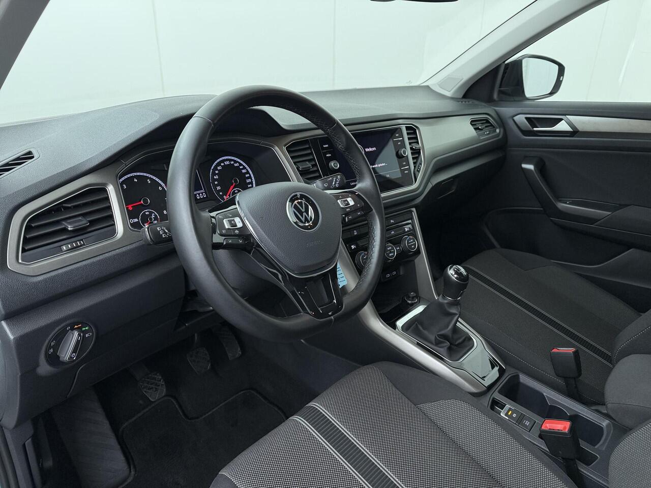 Volkswagen T-Roc 1.0 TSI Style | 110 PK | Climate control | Navigatiesysteem | Adaptive cruise control |