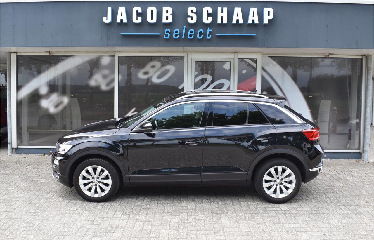 Volkswagen T-Roc 1.5 TSI Style Automaat Navigatie / Adap. Cruise / Trekhaak / PDC v+a / Camera / 17" LM