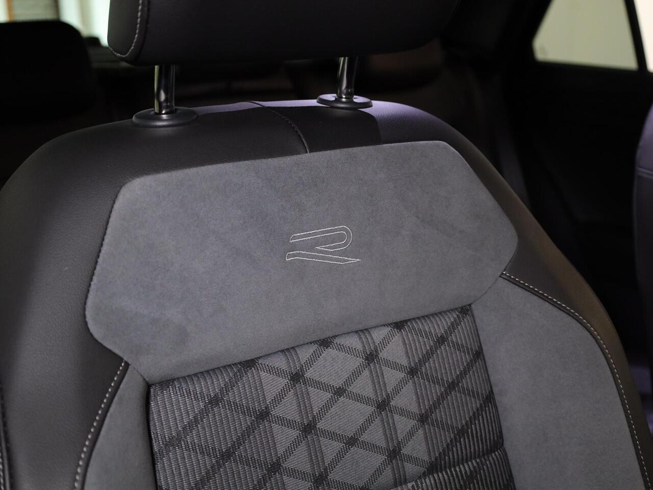 Volkswagen T-Roc 1.5 TSI R-Line 150 pk Automaat (DSG) | Verlengde garantie | Navigatie | Trekhaak (afneembaar) | Parkeersensoren (Park assist) | Achteruitrijcamera | R-Line |