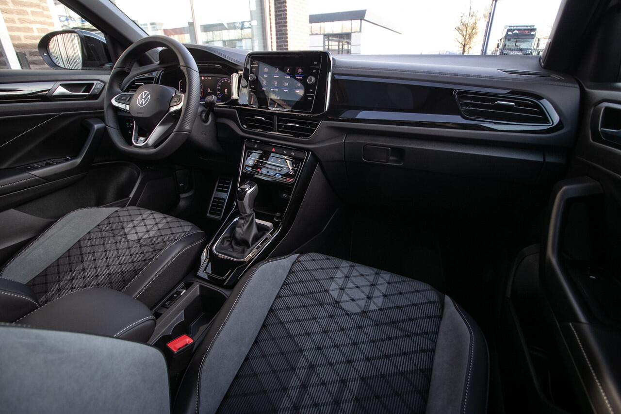 Volkswagen T-Roc 1.5 TSI R-Line Edition | Adapt cruise | Panorama dak | 19" Lmv |