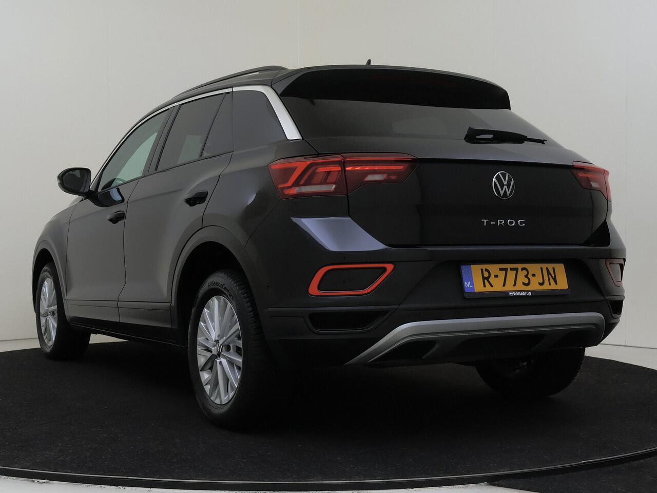 Volkswagen T-Roc 1.0 TSI Life | LED-voor en achterlichten | Achteruitrijcamera | Adaptive cruise control | Connected services |