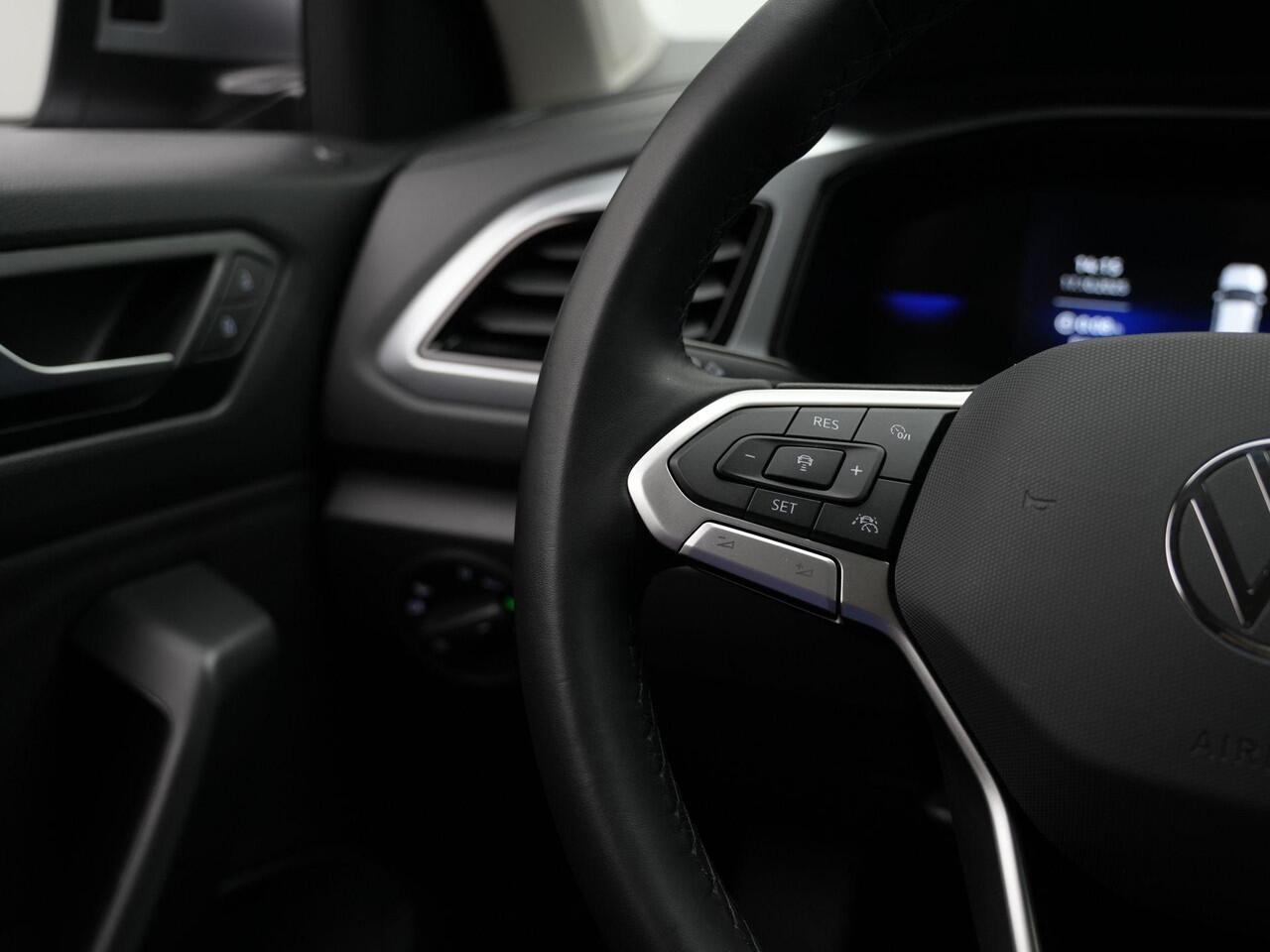 Volkswagen T-Roc 1.5 TSI 150 pk DSG Life Edition | Achteruitrijcamera | Adaptive Cruise | Carplay | Side Assist