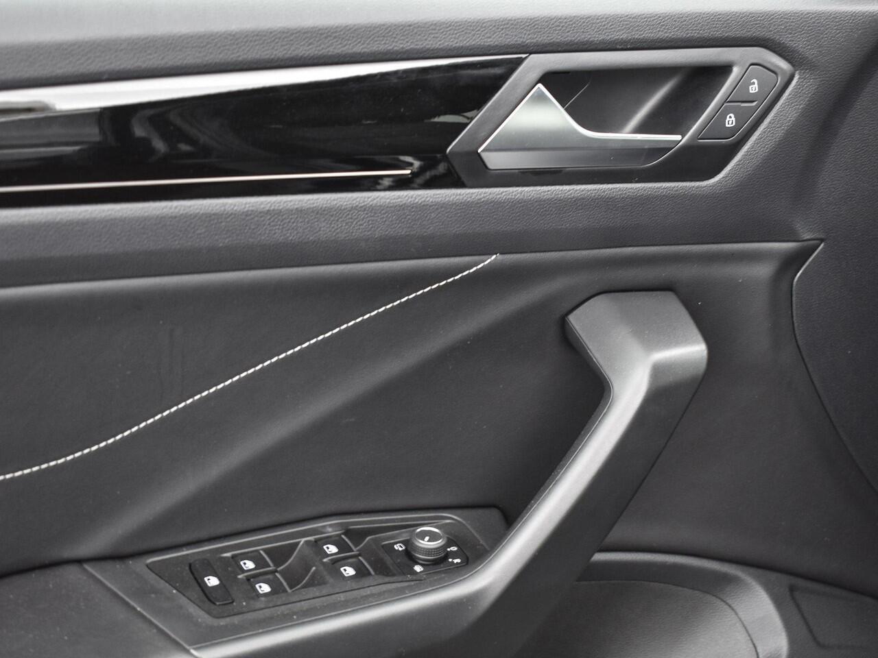 Volkswagen T-Roc 1.5 TSI 150pk DSG R-Line Business · Camera · Apple/Android Car Play · Navi · P-Sensoren · ACC · 17'' Inch · Garantie t/m 20-06-2028 of 100.000km · TOPDEAL