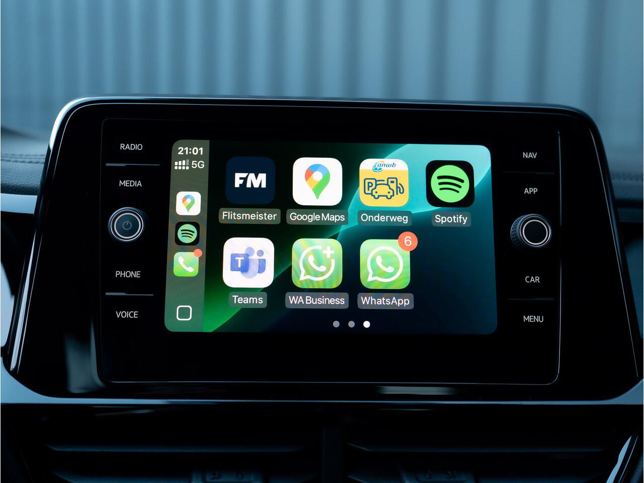 Volkswagen T-Roc 1.5 TSI R-Line Business | Standkachel | Trekhaak afnb. | IQ Light | Camera | Prijs Rijklaar!!