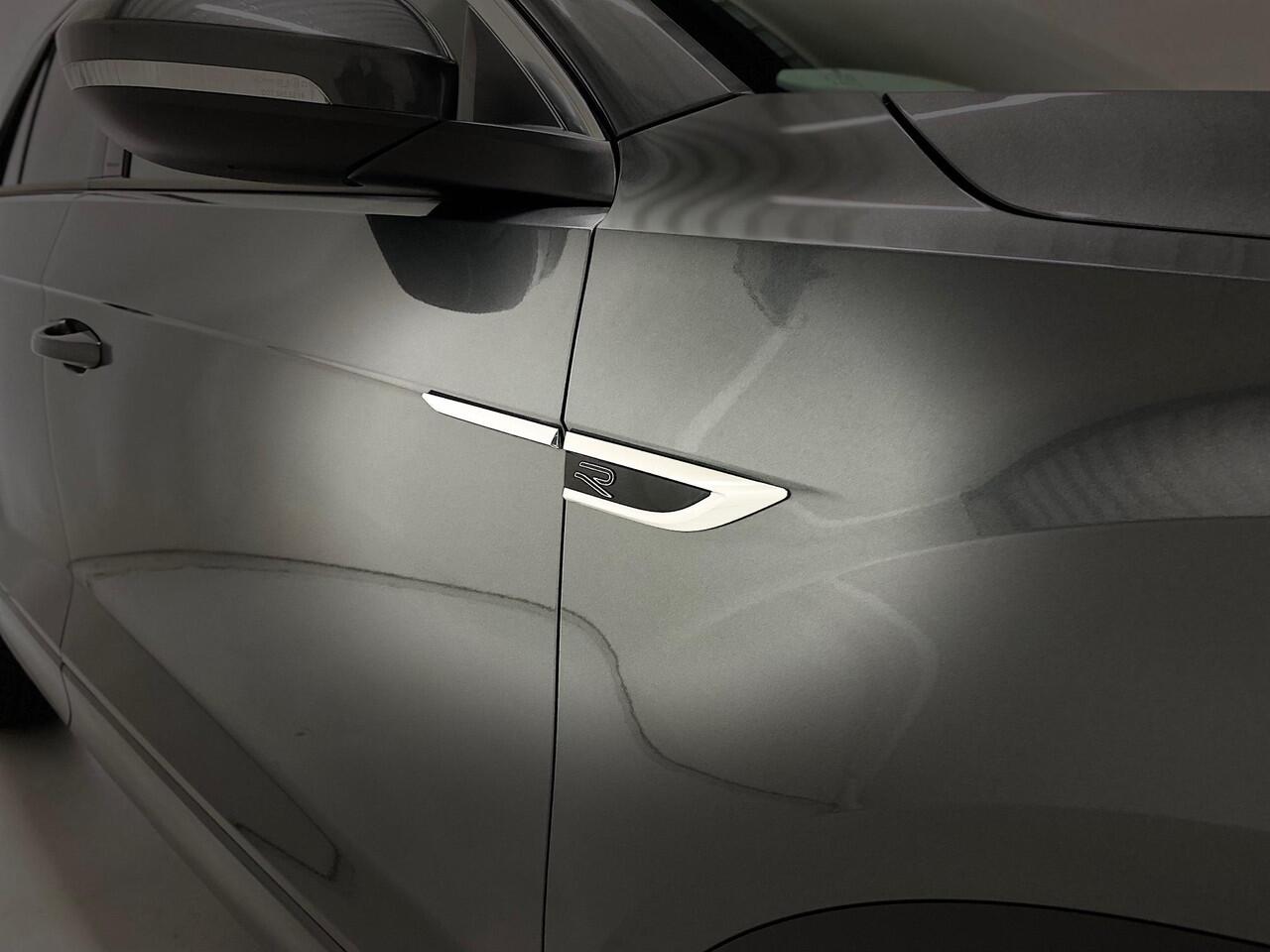 Volkswagen T-Roc 1.5 TSI R Line 2x R line edition Camera IQ-light/Matrix ACC Navigatie 17inch Virtual Cockpit Apple carplay