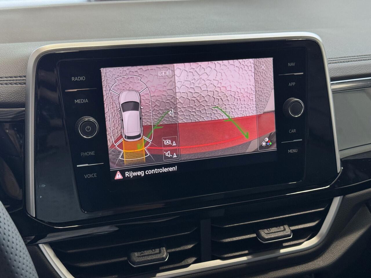 Volkswagen T-Roc ? NIEUWE AUTO ? 1.5 TSI DSG 2025 R-LINE 150PK AFN.TREKHAAK IQ LIGHT ALCANTARA ELEK.KLEP CARPLAY STOEL/STUUR VERW. 19"LMV VIR.COCKPIT 2025 RLINE R LINE ?Top Auto's Wijchen , 30 Jaar Specialist in Volkswagen : Alle Type's : R-Line Edition / Style / First E