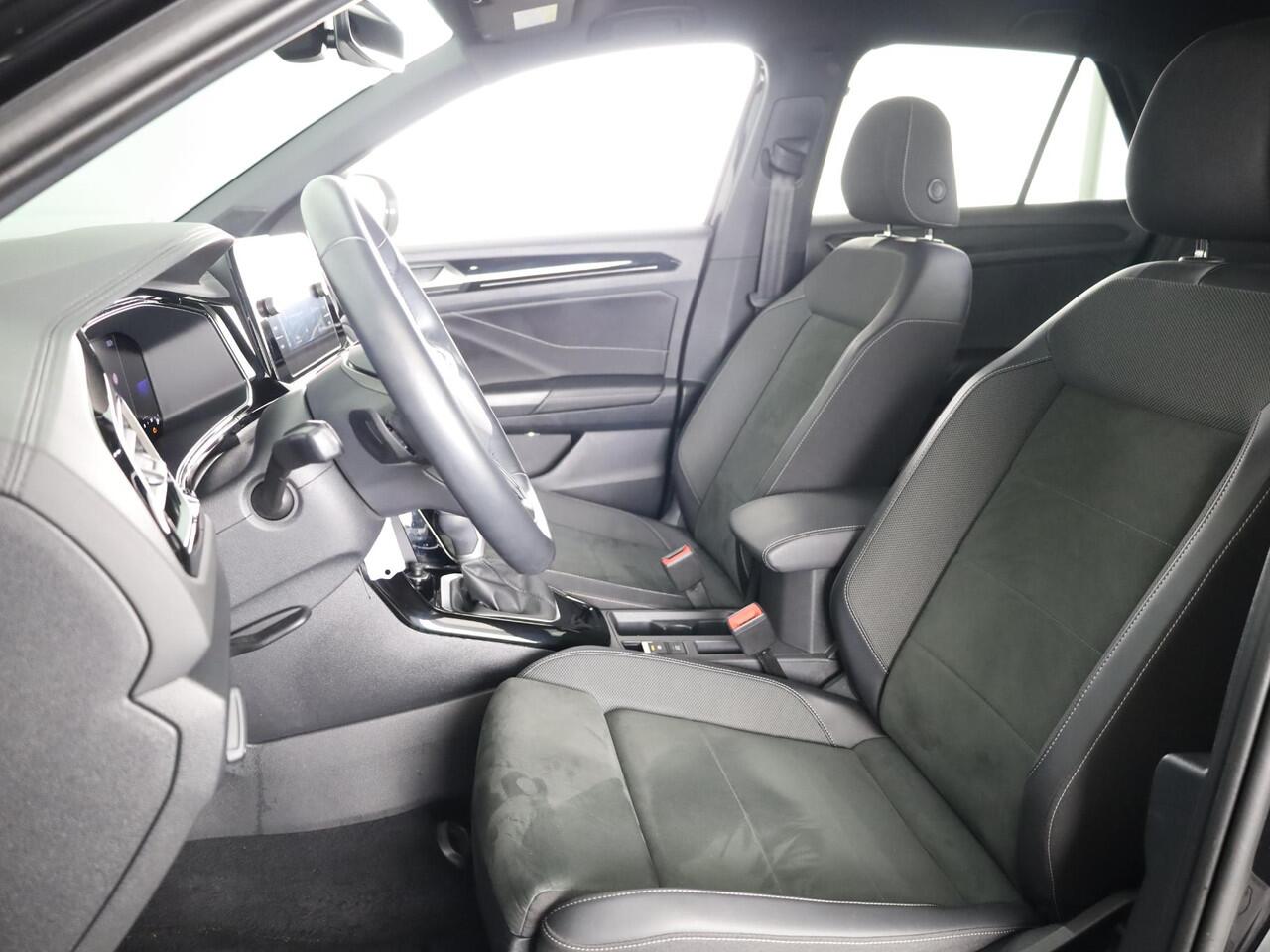 Volkswagen T-Roc 1.5 TSI R-Line 150 PK DSG |Private lease vanaf ¤ 699,- pm | Blackstyle | Trekhaak afneembaar | ErgoActive Stoel Pakket | Navigatie |