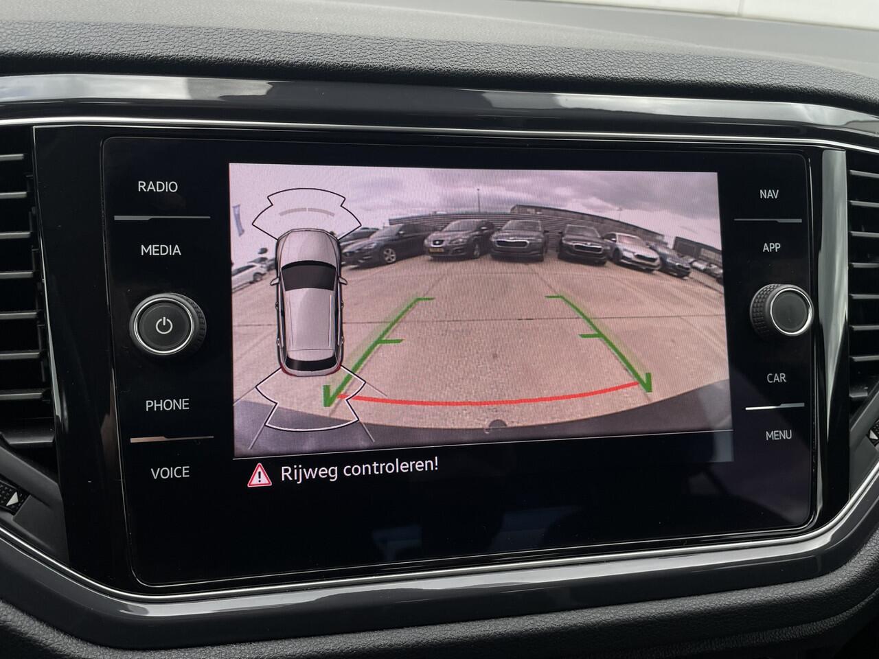 Volkswagen T-Roc 1.5 TSI Sport | LED | Trekhaak | Carplay | Virtual Cockpit | Camera | PDC