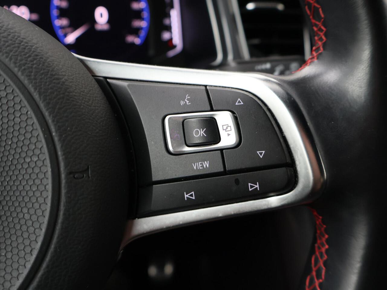 Volkswagen T-Roc 1.5 TSI Sport Business R | 150 PK | Navigatiesysteem | Climate control | Elek. achterklep | R-Line |