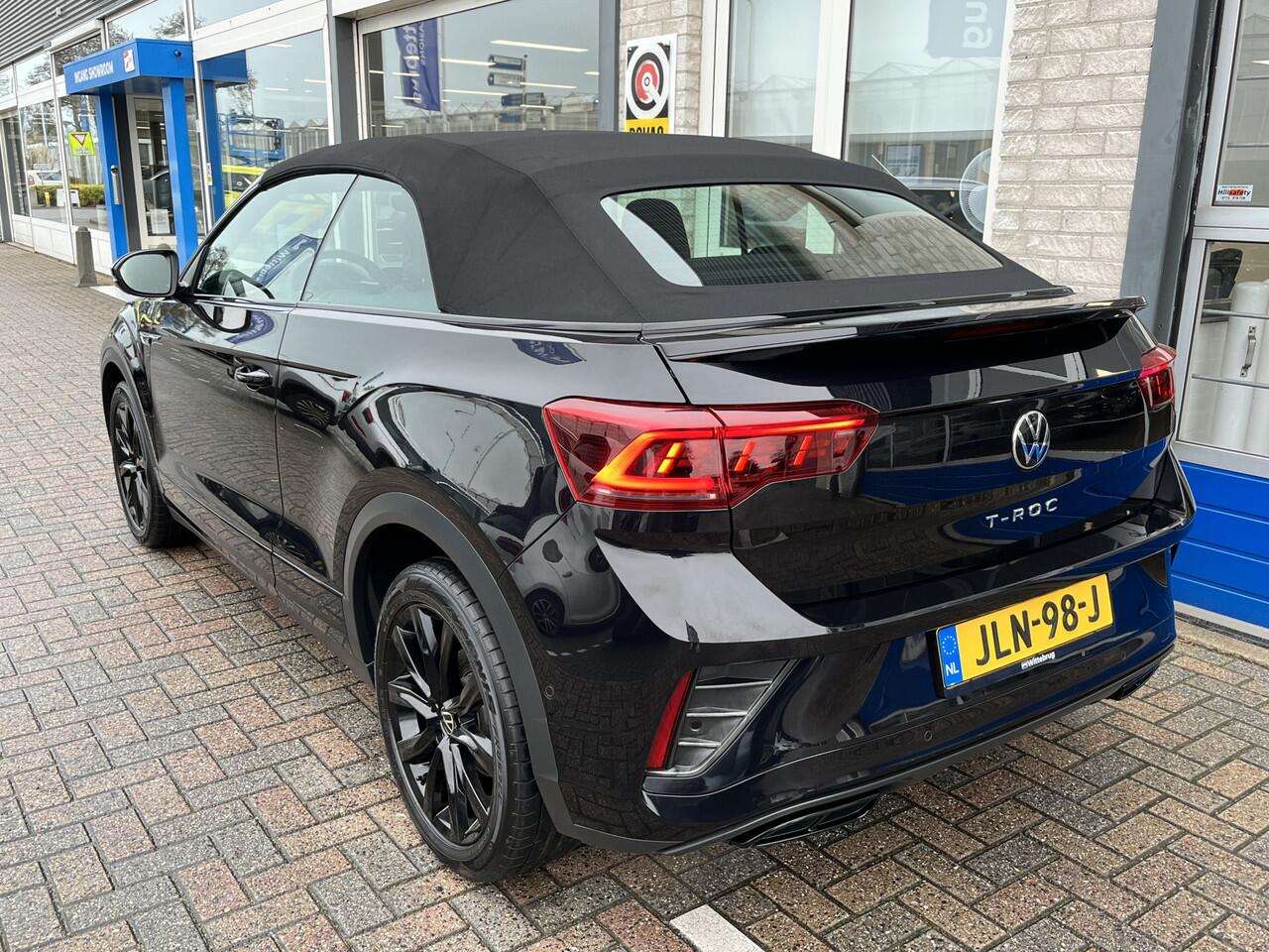 Volkswagen T-Roc Cabrio 1.5 TSI 2x R-Line / AUTOMAAT/ BLACK STYLE/ CAMERA/ PARK. SENSOREN/ DODE HOEK/ STOEL-STUURVERWARM./ IQ. LIGHT/ DIGITAL DASHBOARD/ ADAPT. CRUISE/ APP CONNECT/ NAVI/ CLIMA/ DAB/ 18" LMV