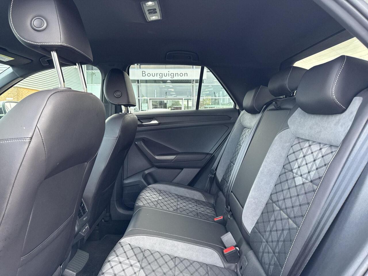 Volkswagen T-Roc 1.5 TSI R-Line | A-Camera | Keyless | Automaat | LED | 150Pk | App Connect |