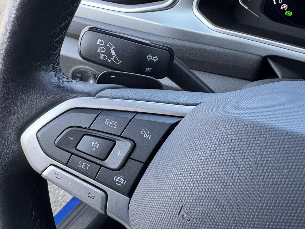 Volkswagen T-Roc Cabrio 1.5 TSI, Stuurverwarming, Trekh, ACC, DAB-tuner, windscherm, Face Lift model. . Een proefrit levert het bewijs. Neem contact op en we maken een afspraak!