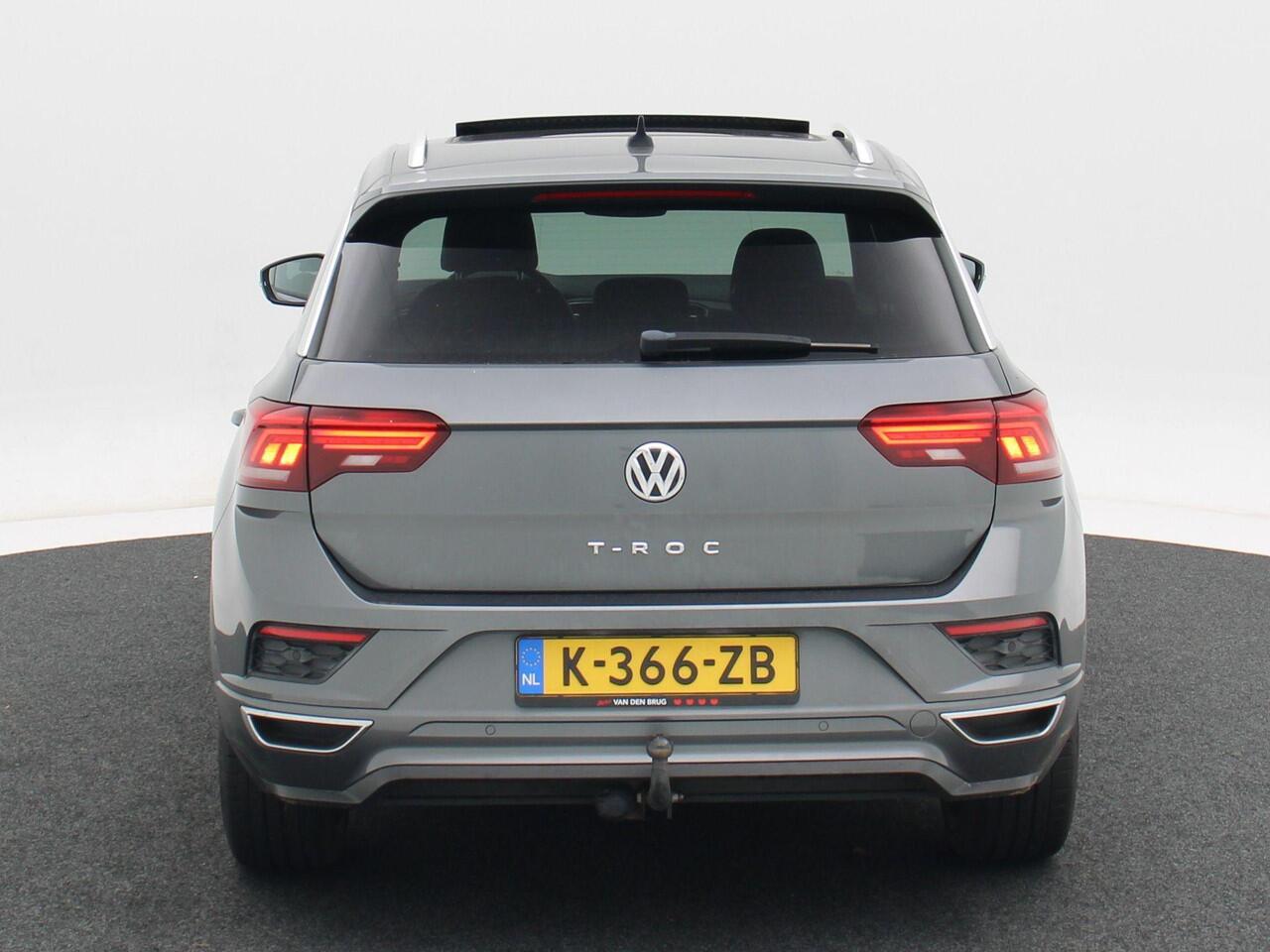 Volkswagen T-Roc 1.5 TSi 150 Pk Automaat Sport Business R-Line | Panoramadak | Adaptive Cruise | Climate Control | Stoelverwarming | Parkeersensoren | Bluetooth | Trekhaak | Navigatie | 19 Inch | 67.919 Km!!