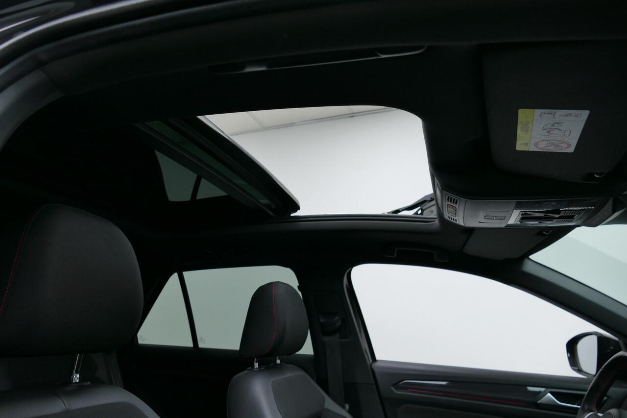 Volkswagen T-Roc 1.5 TSI Sport Business R-Line. Panodak, Adaptief Cruise, Virt Cockpit, Navi, Led, 19"LMV Haak 1500kg