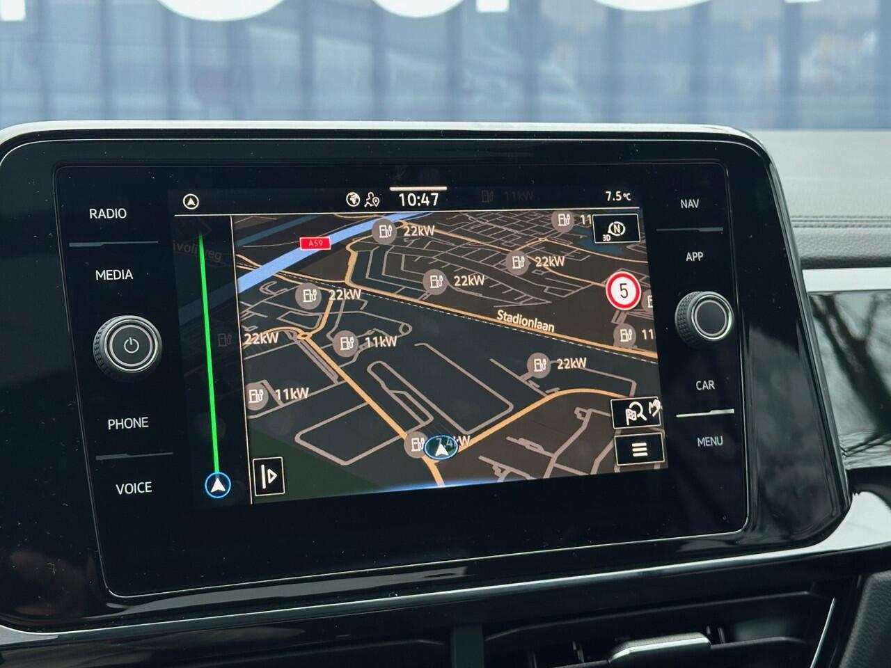 Volkswagen T-Roc 1.5 TSI 150pk DSG R-Line Edition Panoramadak / Demonstratieauto