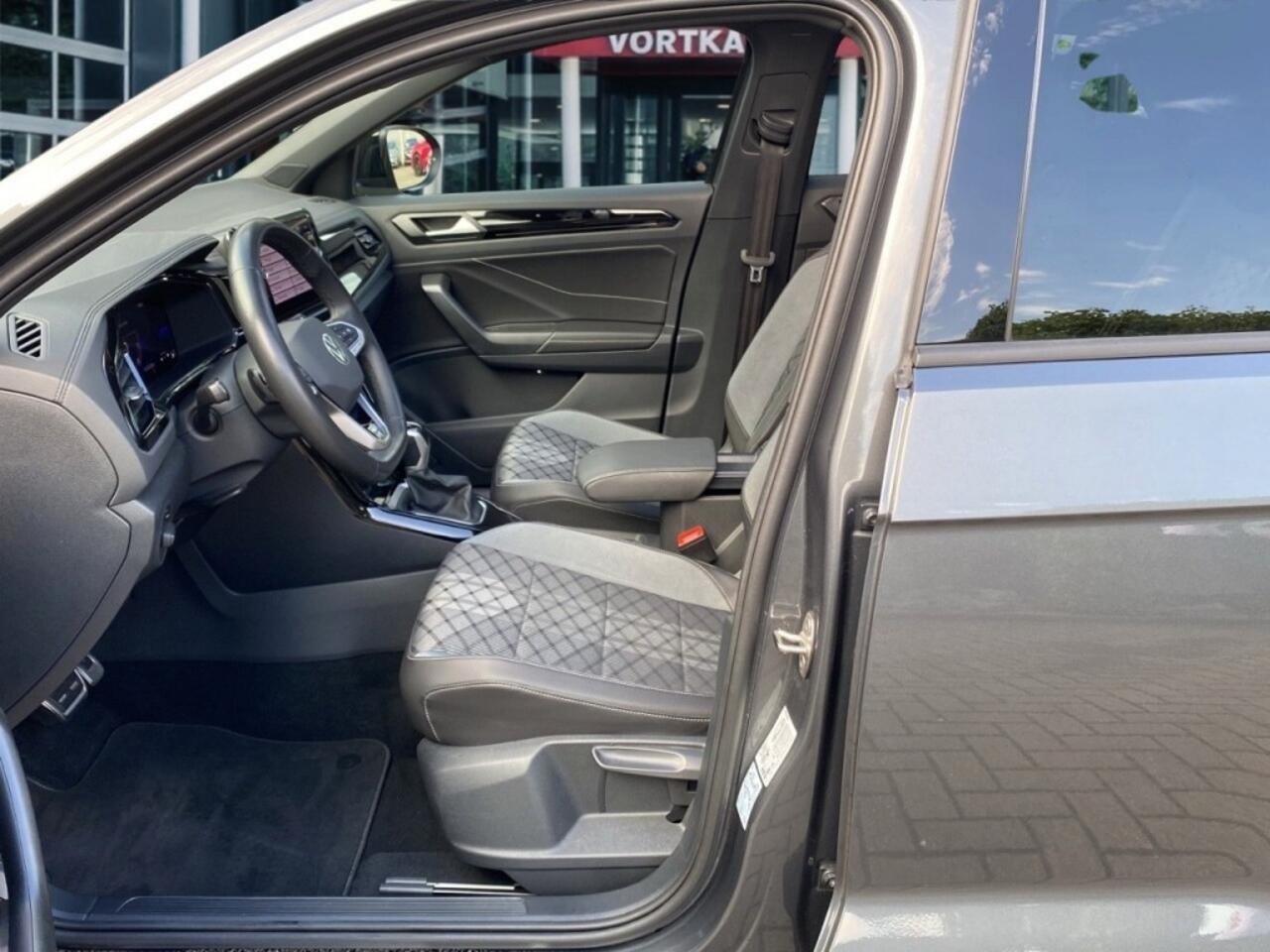 Volkswagen T-Roc 1.5 TSI DSG R-LINE BLACK-OPTIC PANO-DAK/CAMERA/NAVI/CARPLAY/E-KLEP