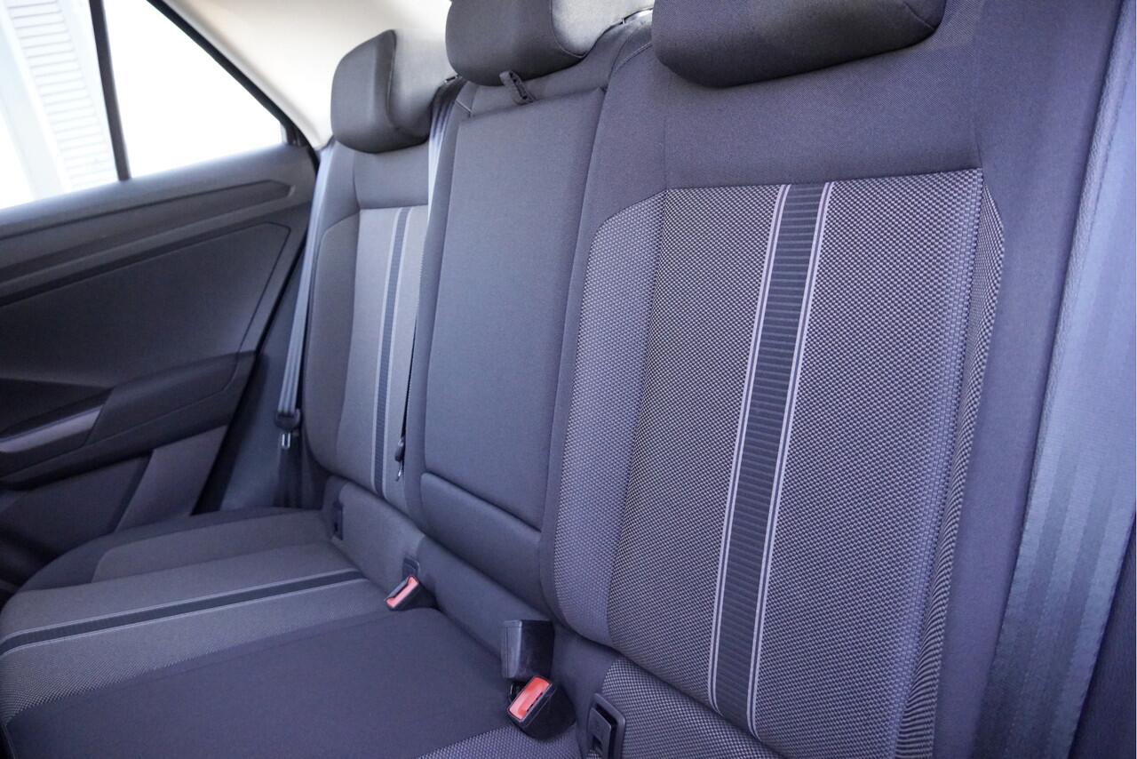 Volkswagen T-Roc 1.5 TSI 150PK! Automaat Style Business BJ2020 Lmv 17" | Led V+A | Navi | Pdc | Elek. achterklep | Achteruitrijcamera | App-Connect | Virtual cockpit | Climate control | Cruise control | Getint glas