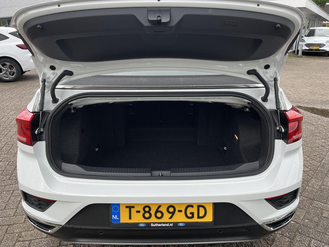 Volkswagen T-Roc Cabrio 1.5 TSI Style 150pk Automaat | Adaptieve Cruise | Stoelverwarming | Digitale Cock pit | Dealer onderhouden | Dodehoeksensoren