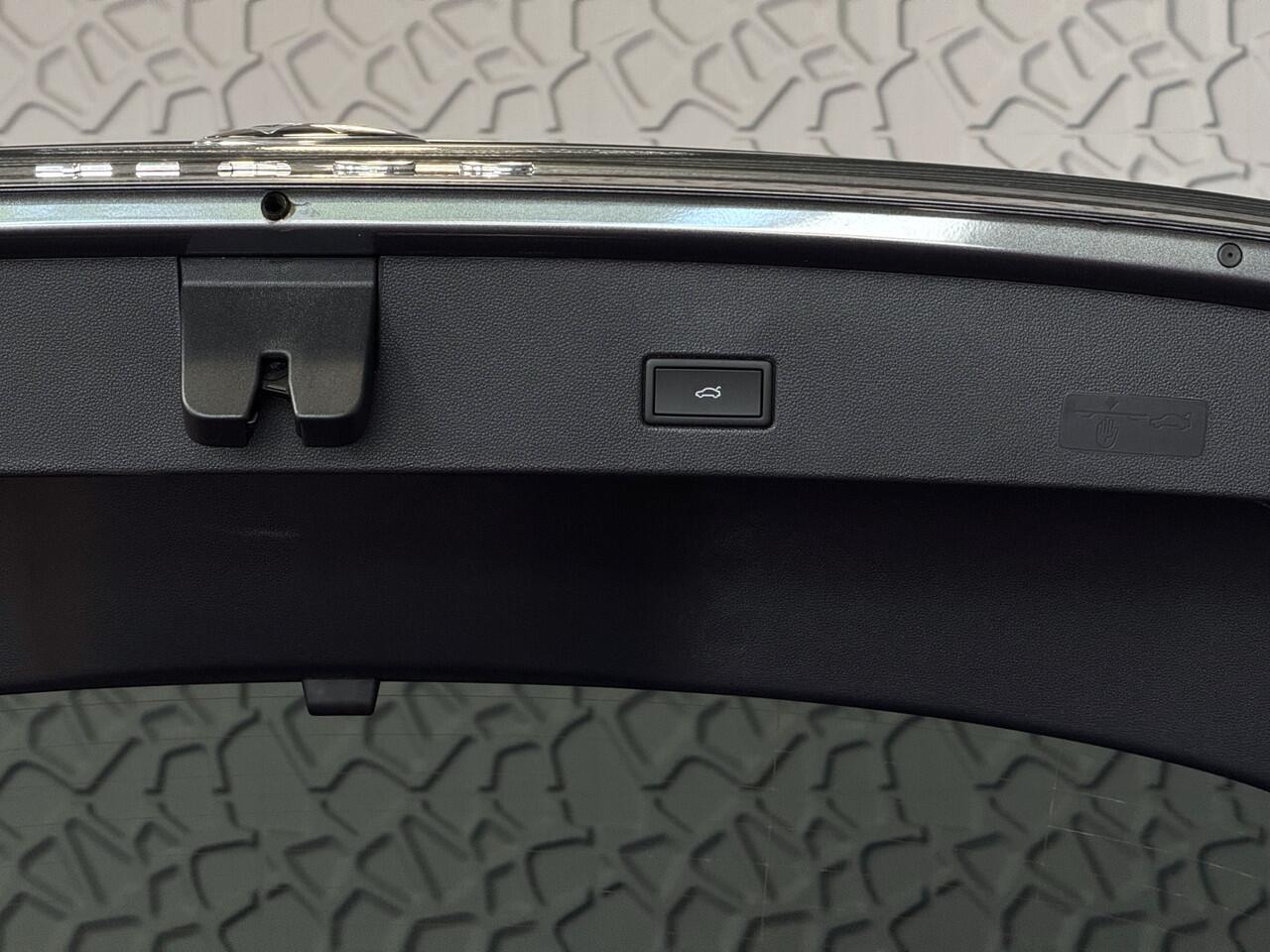 Volkswagen T-Roc ? NIEUWE AUTO ? 1.5 TSI DSG 2025 R-LINE 150PK AFN.TREKHAAK IQ LIGHT ALCANTARA ELEK.KLEP CARPLAY STOEL/STUUR VERW. 19"LMV VIR.COCKPIT 2025 RLINE R LINE "Volkswagen rijden begint bij Topautos.nl - 75 topmodellen direct op voorraad!"