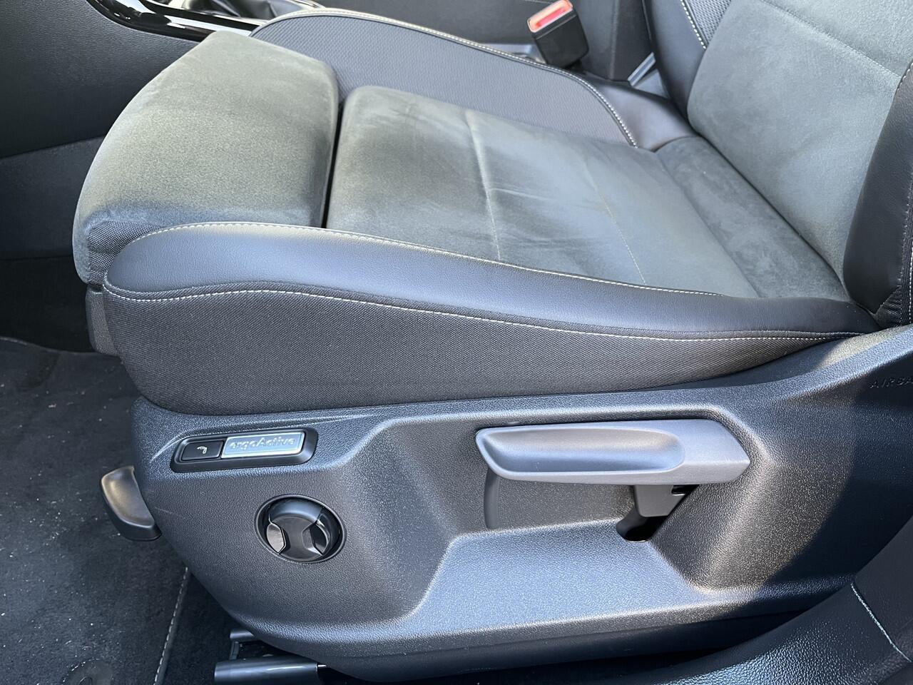 Volkswagen T-Roc 1.5 TSI R-Line / AUTOMAAT/ FABRIEKSGARANTIE T/M 2-2027/ TREKHAAK AFNEEMBAAR/ ADAPT. CRUISE/ MATRIX/ NAVI/ APP-CONNECT/ RIJ-MODI/ STOEL VERWARM./ PARK. SENSOREN + CAMERA