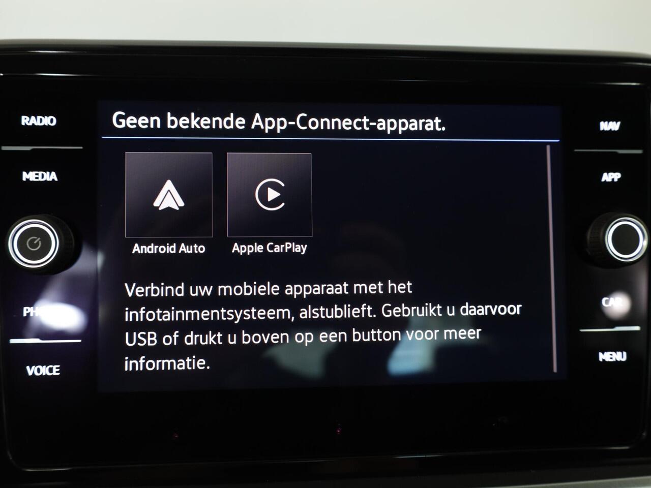 Volkswagen T-Roc 1.5 TSI Life Edition 150 PK DSG |Private lease vanaf ¤598,-| Navigatie | Parkeercamera | Keyless entry |