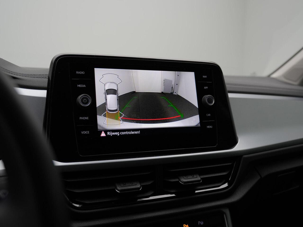 Volkswagen T-Roc 1.5 TSI 150 pk DSG Life Edition | Achteruitrijcamera | Adaptive Cruise | Carplay | Side Assist