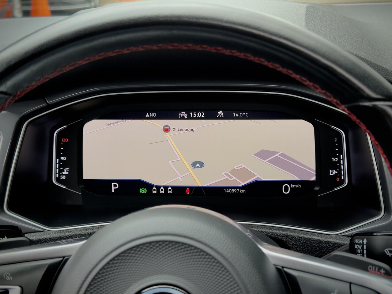 Volkswagen T-Roc 1.5 TSI AUT7 SPORT R-LINE PANODAK NAVI CAMERA DIGI-DASH APPLE-CARPLAY LED LMV PDC