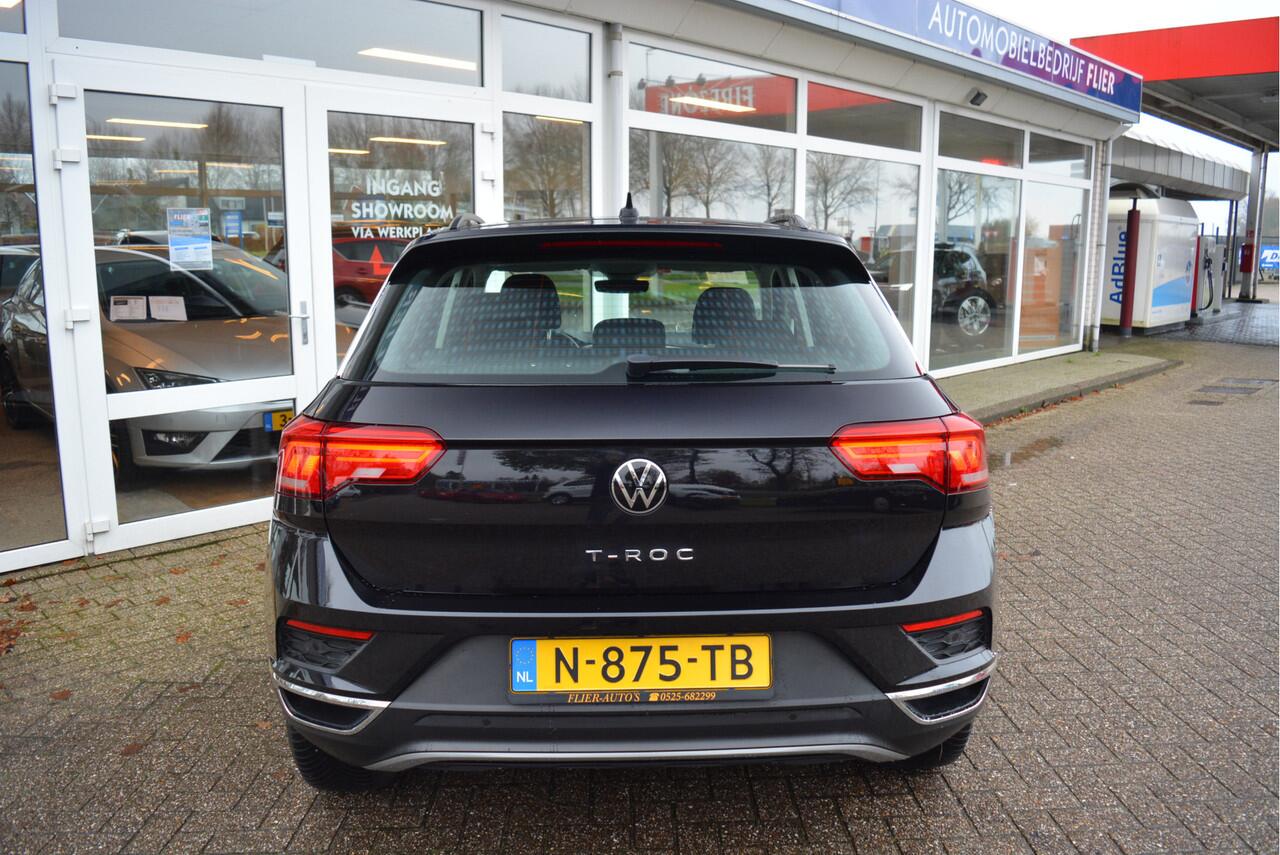 Volkswagen T-Roc 1.0 111PK TSI Style | PDC V+A | Adaptive | Orig. NL | NAP | Lane Ass.