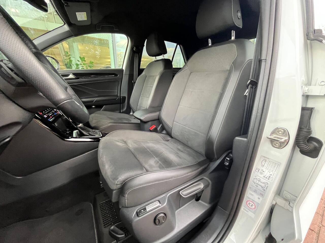 Volkswagen T-Roc 1.5 TSI DSG R-Line / IQ Led / Digitaal dashboard pro / Stand kachel / 19'' LMV