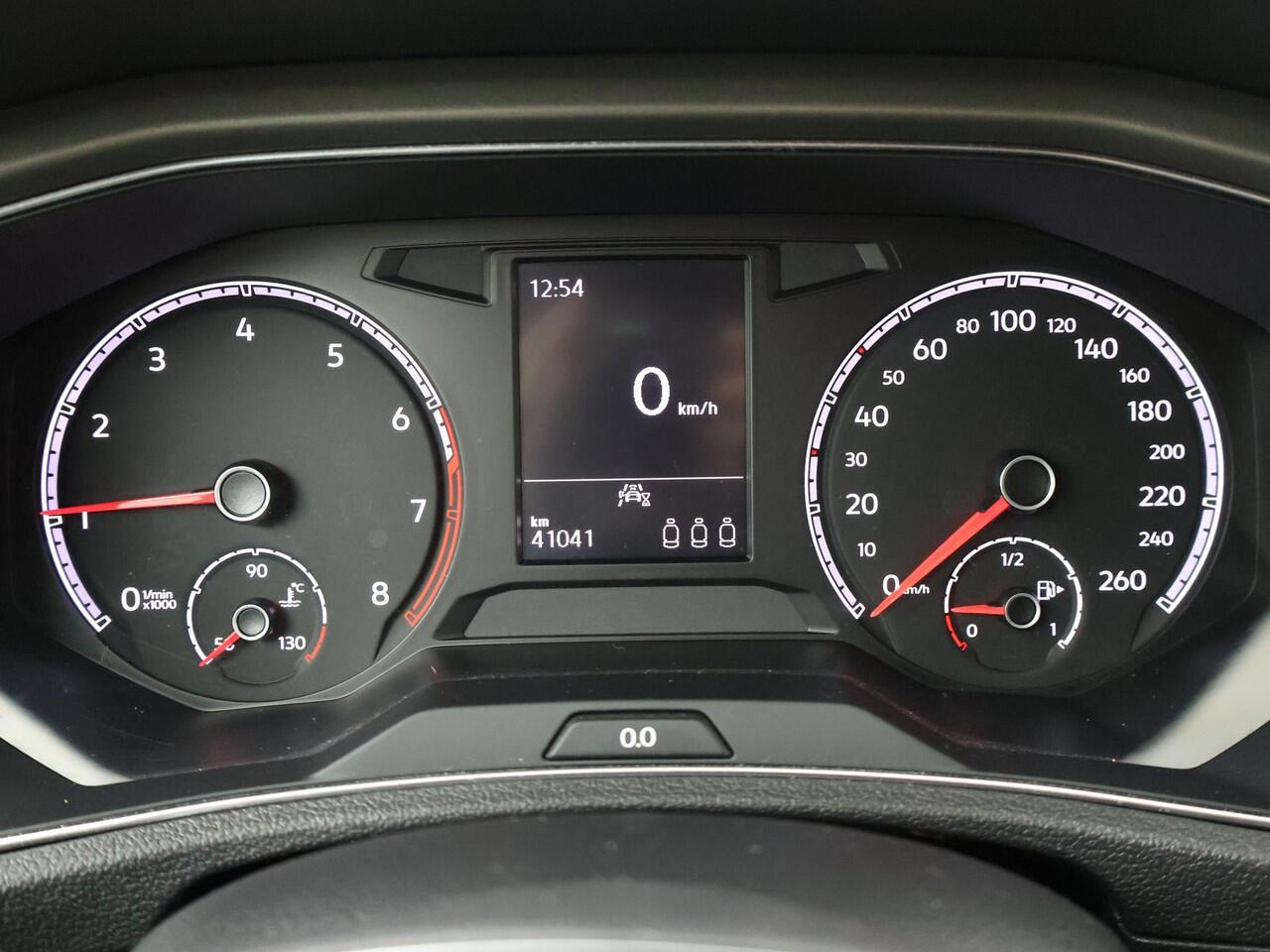 Volkswagen T-Roc 1.0 TSI Style | 110 PK | Adaptive cruise control | Lane assist | Apple CarPlay / Android Auto |