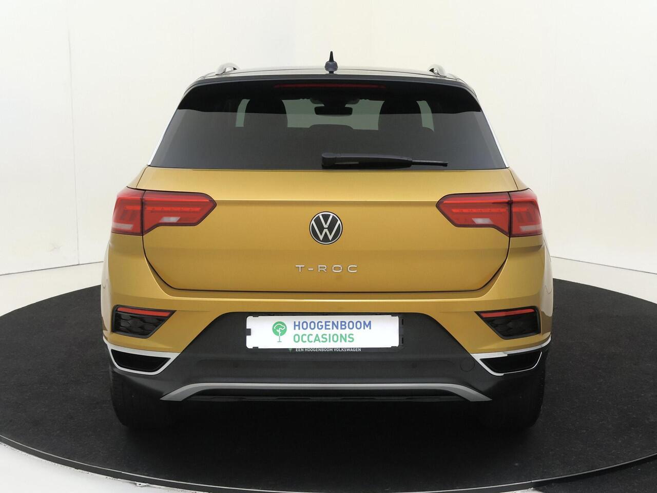 Volkswagen T-Roc 1.5 TSI Life | Parkeersensoren | Adaptieve cruise control | Digital cockpit pro | CarPlay | Stoelverwarming | Airco |