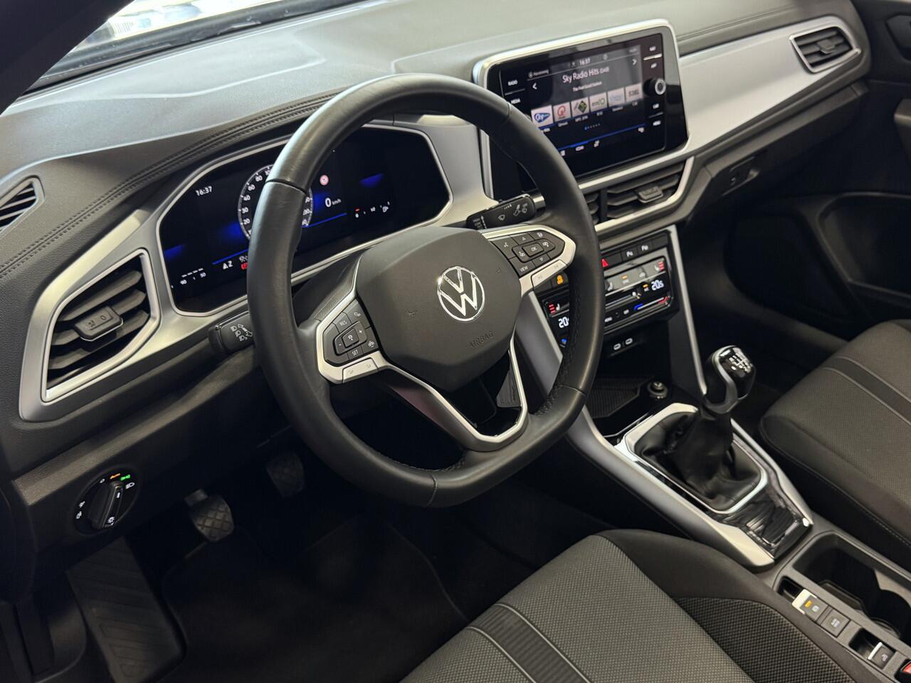 Volkswagen T-Roc Cabrio TSI VIR.COCKPIT CARPLAY NAVI IQ.LED STOEL/STUUR.VERW DAB ADAP.CRUISE 05/2024 "Volkswagen rijden begint bij Topautos.nl - 75 topmodellen direct op voorraad!"