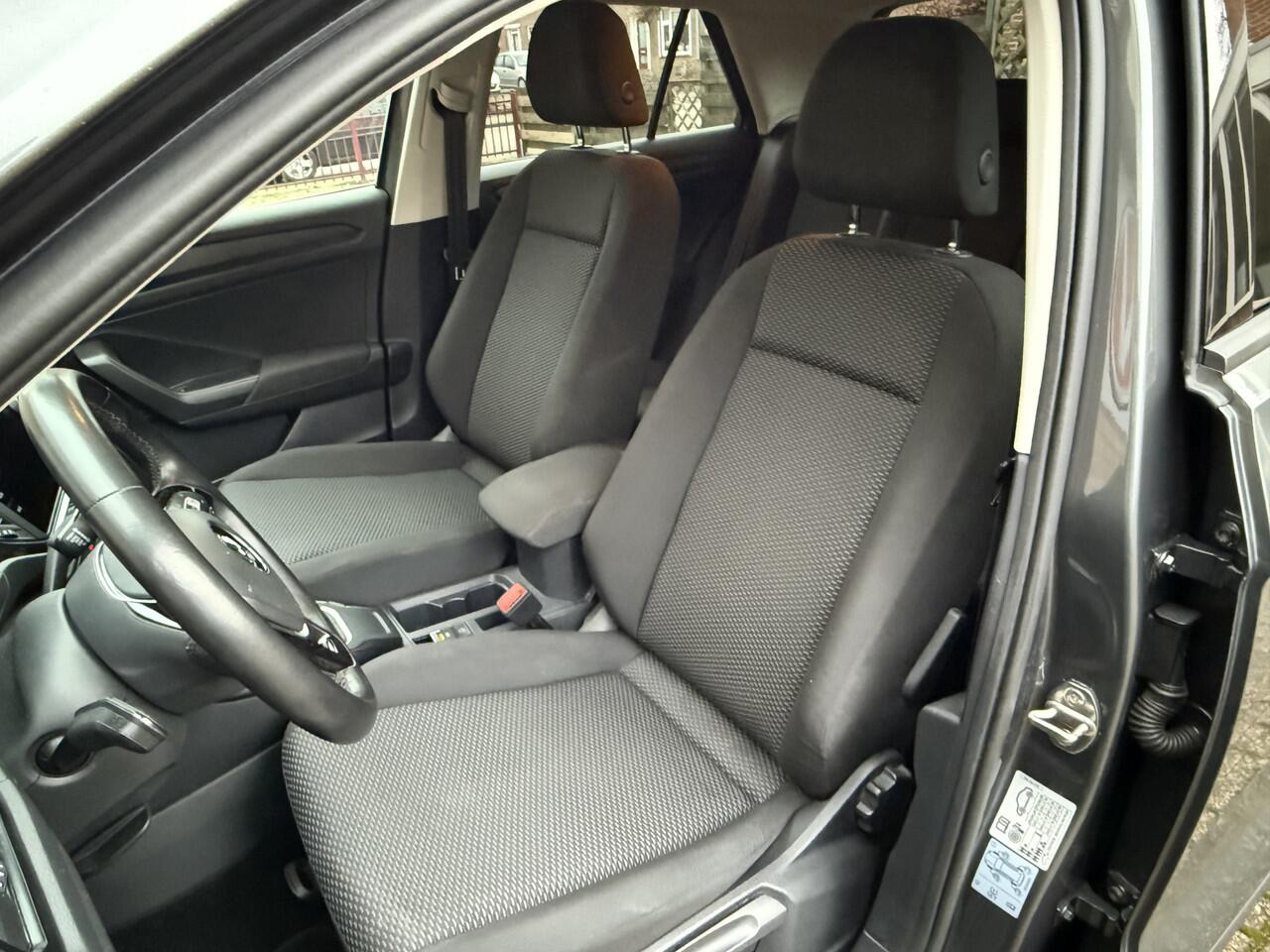 Volkswagen T-Roc 1.0 TSI Style | LM | Clima | PDC |