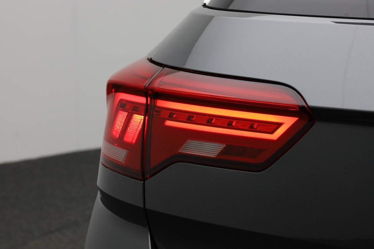 Volkswagen T-Roc 1.0 TSI 110 pk Style Business | Panoramadak | Achteruitrijcamera | Navigatie | Stoelverwarming | Adaptive Cruise