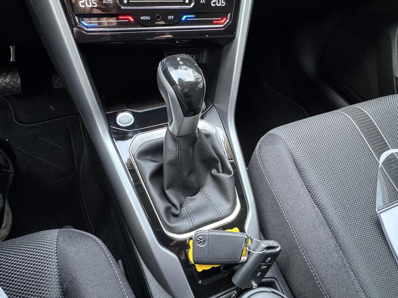 Volkswagen T-Roc 1.5 TSI 150pk DSG Life Edition Navigatie Winterpakket ACC Keyless Camera