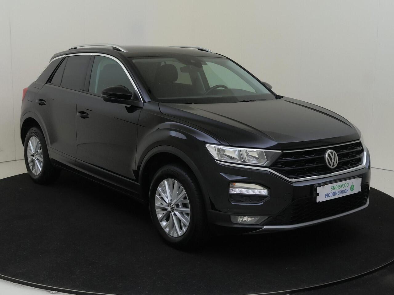 Volkswagen T-Roc 1.5 TSI Style Business | Achteruitrijcamera | Navigatie | Adaptieve cruise control | Elektrisch inklapbare buitenspiegels | CarPlay | Elektrische achterklep | Parkeersensoren |
