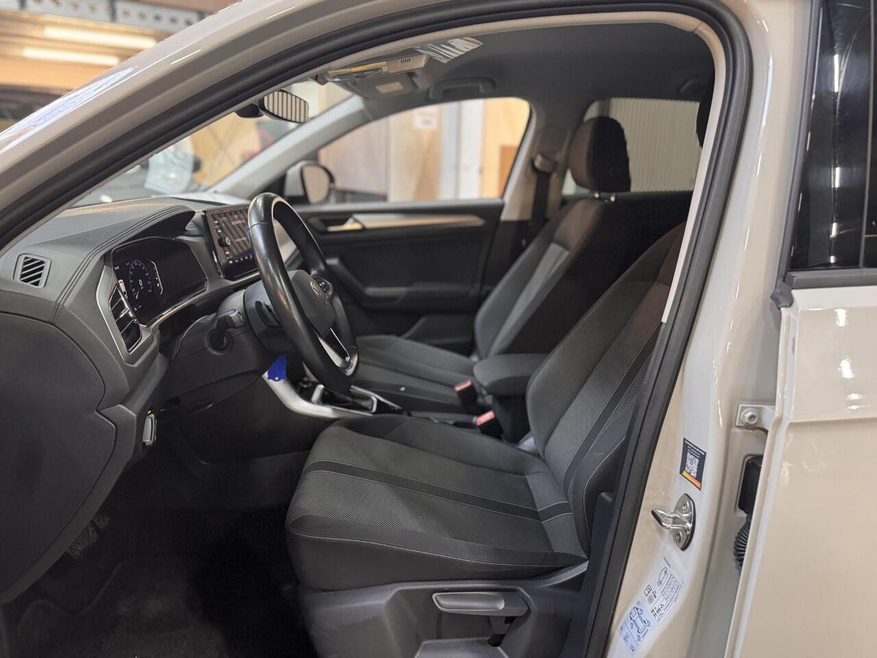 Volkswagen T-Roc 1.5 TSI 150pk DSG Automaat Life Navi Camera Trekhaak Parking pack Digi Dash Dealeronderhouden