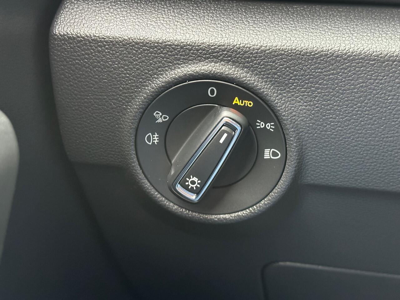 Volkswagen T-Roc 1.5 TSI R-Line | Black style | Panoramadak | 19 inch | Camera | Keyless | Dode hoek | Rijklaar incl. garantie