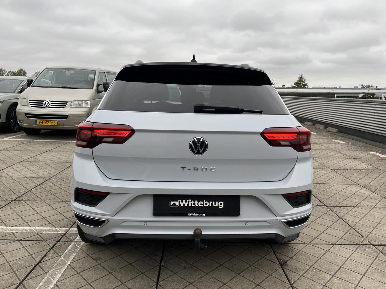 Volkswagen T-Roc 1.5 TSI 150pk DSG R-Line / Trekhaak Afneembaar / R-Line in-en exterieur 19" LMV / Virtual Cockpit / Zwart Dak / App connect / Navi