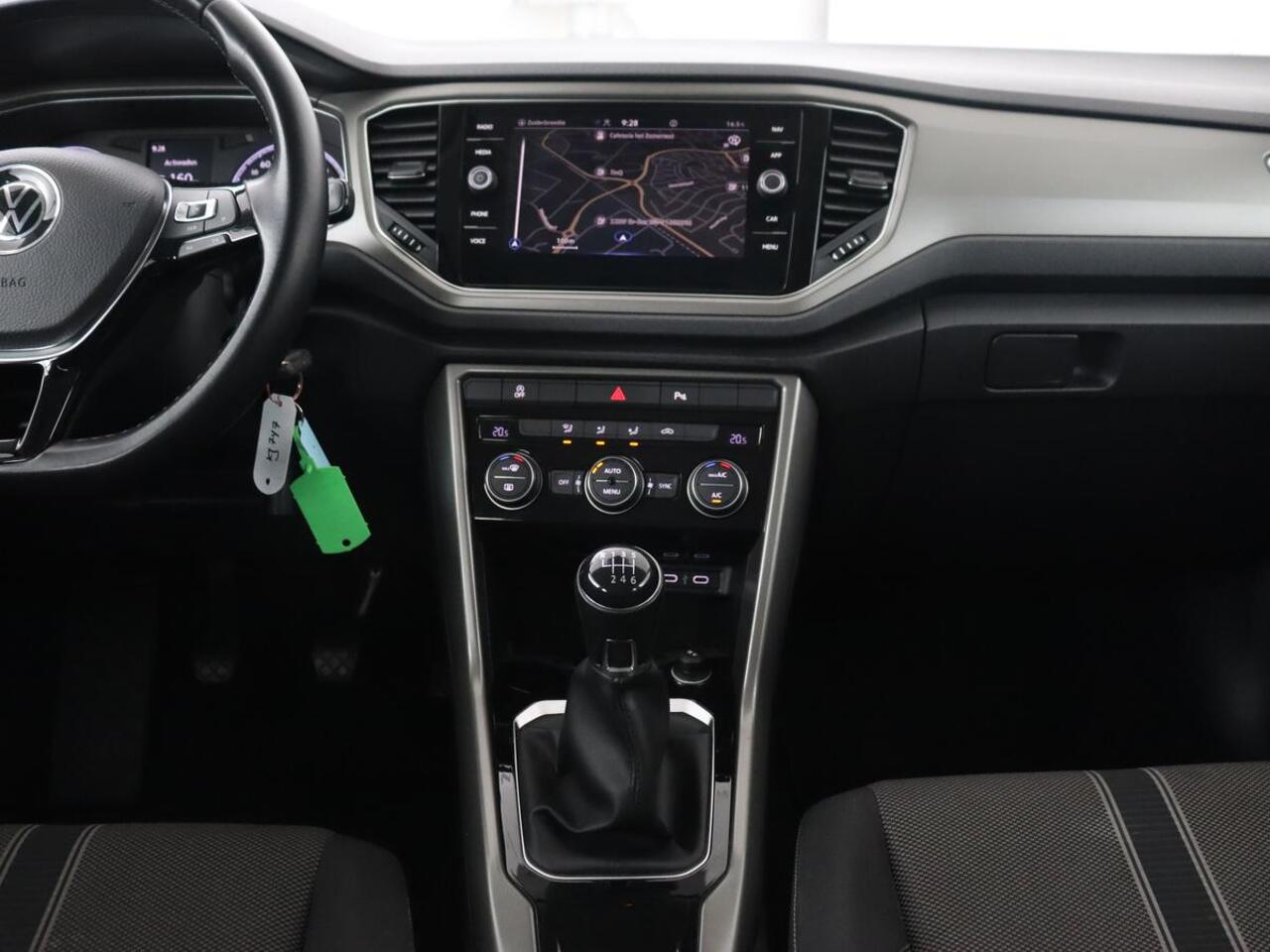 Volkswagen T-Roc 1.0 TSI Style | Camera | Carplay | Climate control | Full LED | Navigatie | Adaptive cruise | Parkeerhulp | 18'' | Bluetooth