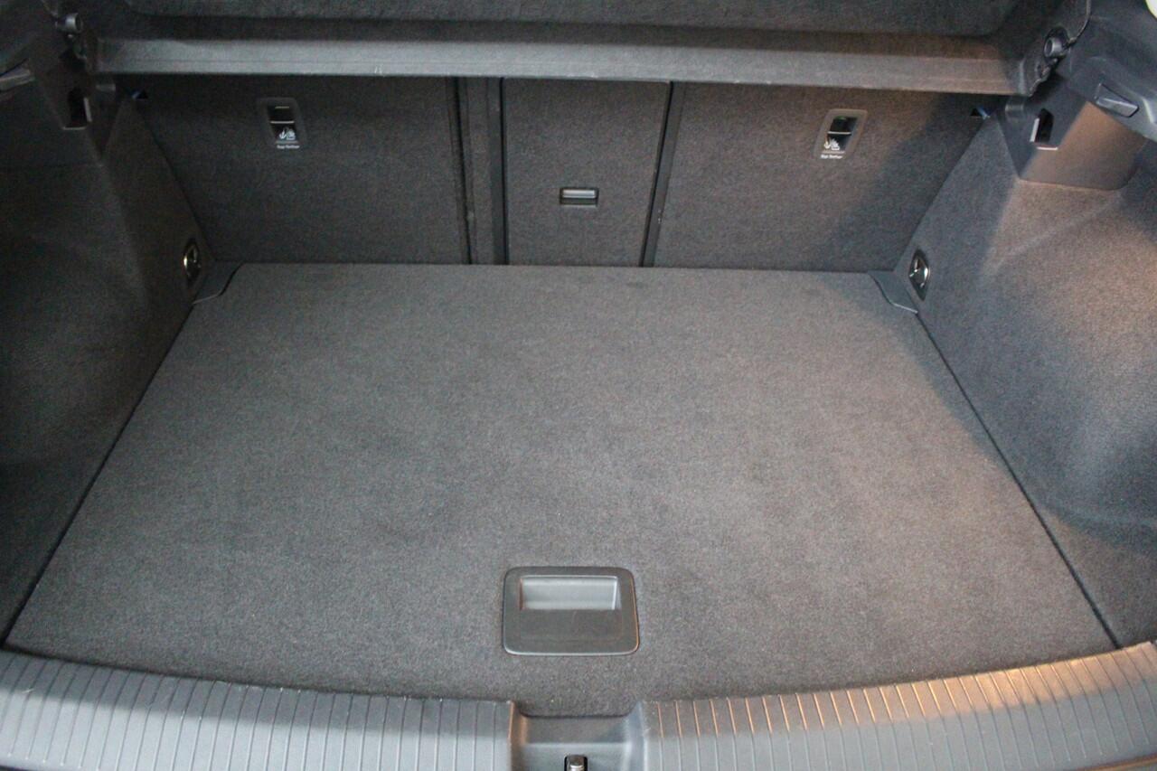 Volkswagen T-Roc 1.0 TSI Style Navigatie | Climate Control | Stoel en stuurverwarming | Standkachel | Parkassist