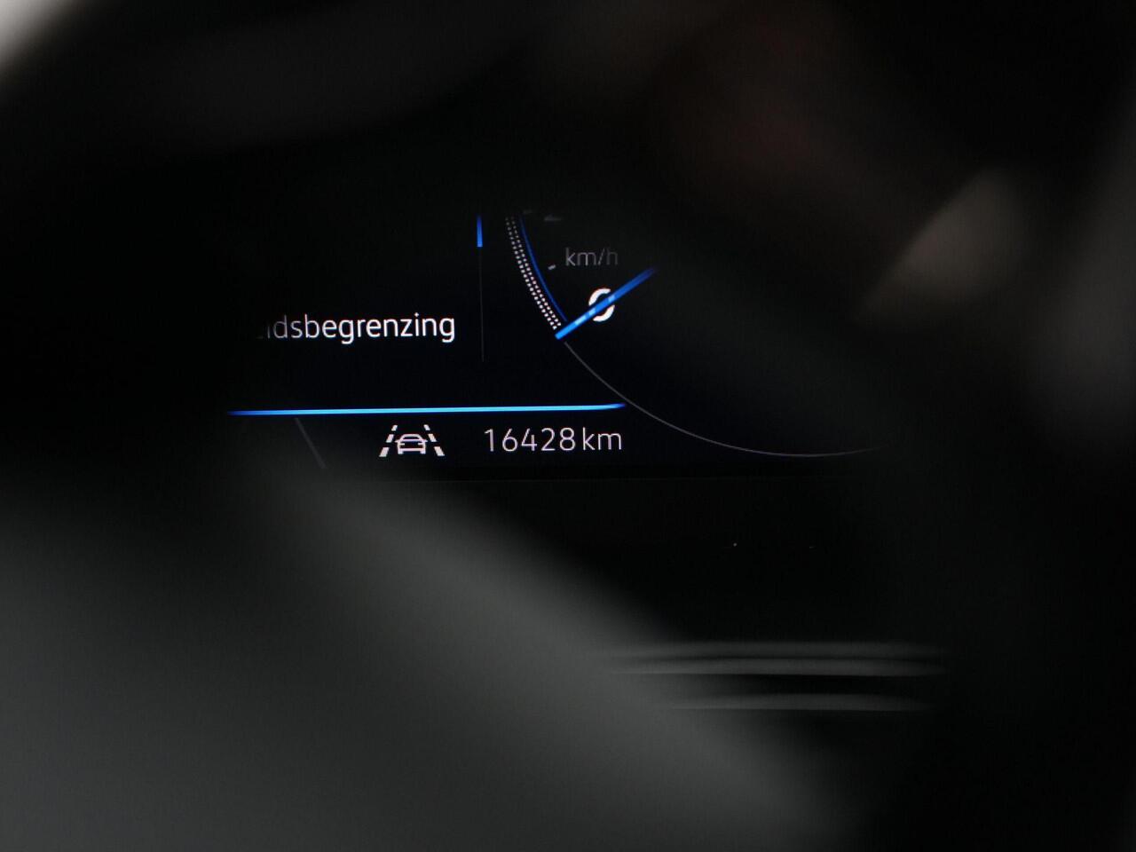 Volkswagen T-Roc 1.5 TSI 150 pk DSG R-Line Edition | Panoramadak | Achteruitrijcamera | Stoelverwarming | Sportonderstel