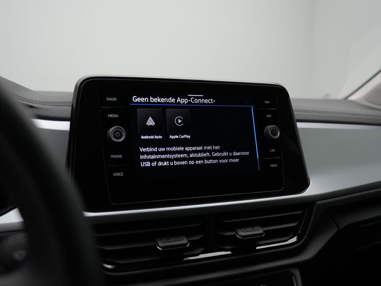 Volkswagen T-Roc 1.5 TSI 150 pk DSG Life Edition | Achteruitrijcamera | Adaptive Cruise | Carplay | Side Assist