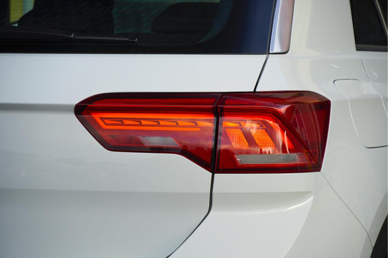 Volkswagen T-Roc 1.5 TSI 150PK! Style BJ2021 Lmv 16" | Led | Pdc | Navi | App-Connect | Climate control | Cruise control | Getint glas