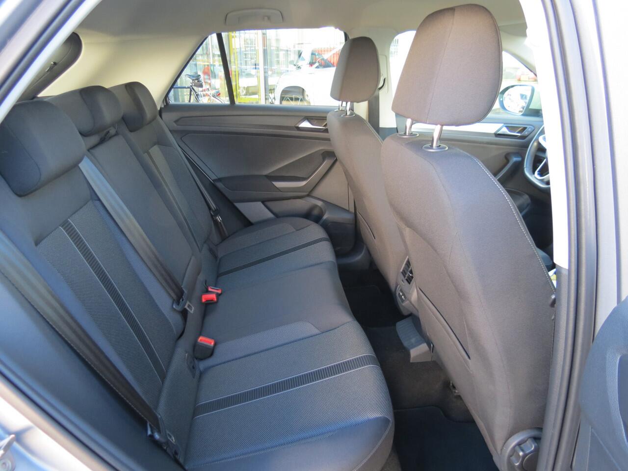 Volkswagen T-Roc 1.0 TSI Life -110pk- | LED | App Connect | Parkeer Assistent | Lane Assist | Climate Control | Rijklaarprijs incl. 1 jaar Bovag garantie