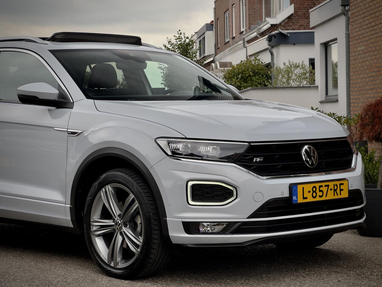 Volkswagen T-Roc 1.5 TSI AUT7 SPORT R-LINE PANODAK NAVI CAMERA DIGI-DASH APPLE-CARPLAY LED LMV PDC