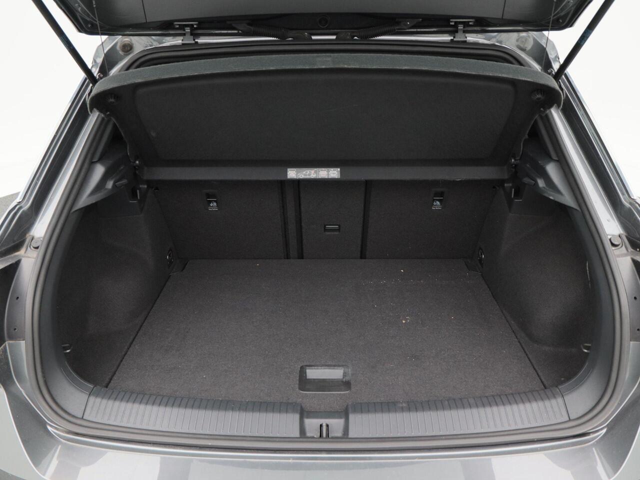 Volkswagen T-Roc 1.5 TSi 150 Pk Automaat Sport Business R-Line | Panoramadak | Adaptive Cruise | Climate Control | Stoelverwarming | Parkeersensoren | Bluetooth | Trekhaak | Navigatie | 19 Inch | 67.919 Km!!