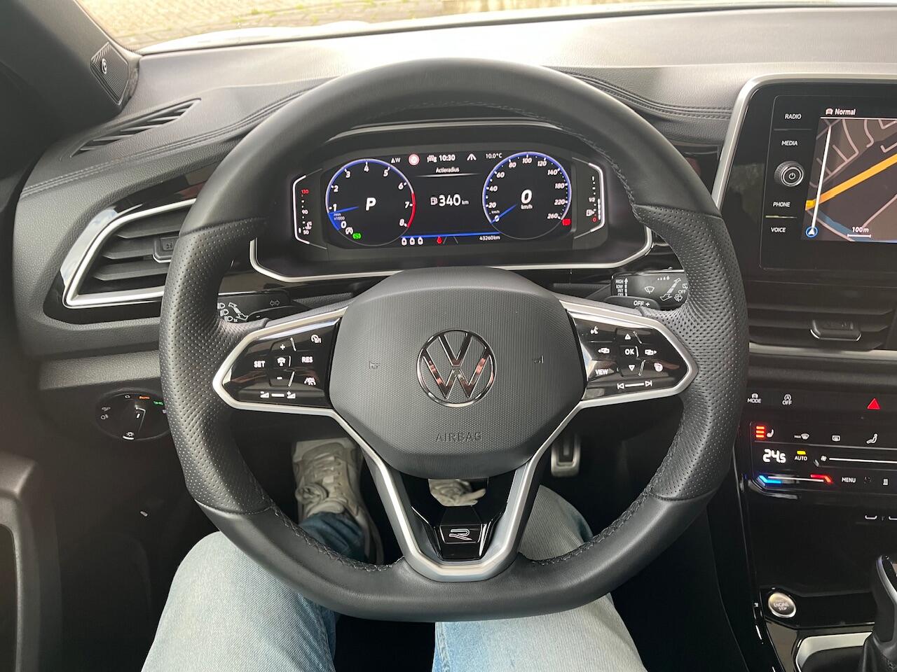 Volkswagen T-Roc 1.5 TSI DSG R-Line / IQ Led / Digitaal dashboard pro / Stand kachel / 19'' LMV